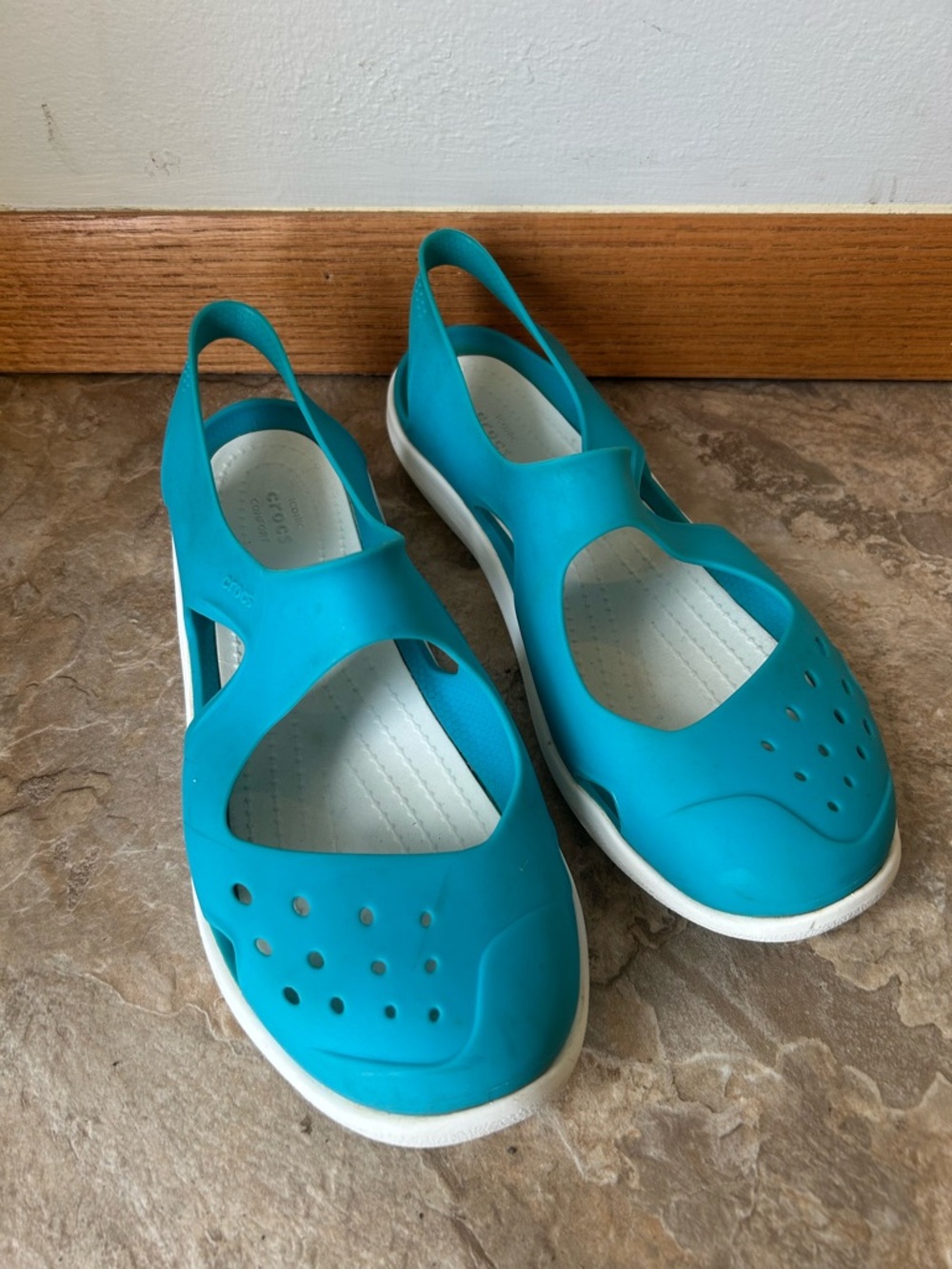 CROCS Shiftwater Wave Electric Blue Slingback Sandals